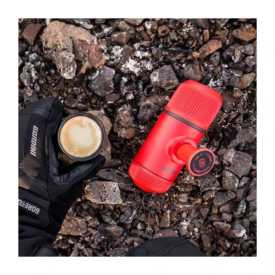 WACACO Nanopresso Taşınabilir Espresso Makinesi, Minipresso'nun Yükseltme Sürümü, 18 Bar Basınç, Ekstra Küçük Seyahat Kahve Makinesi, Elle Çalıştırılır. Mutfak ve Ofis İçin Mükemmel