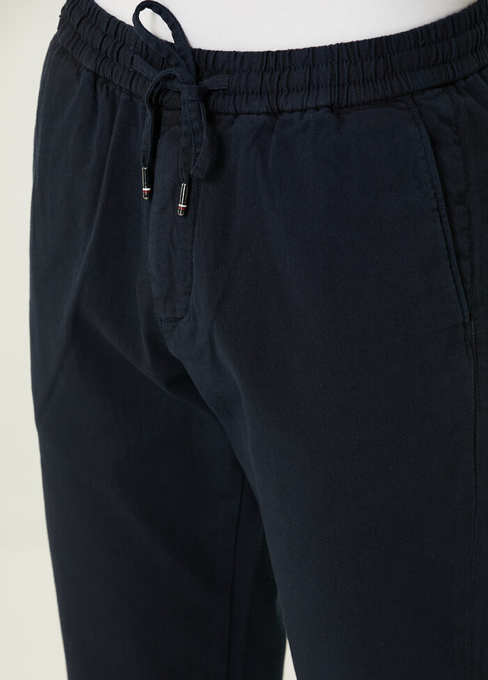 Tommy Hilfiger - شلوار کتان ارگانیک آبی نفتی چینو هارلم - تصویر 3