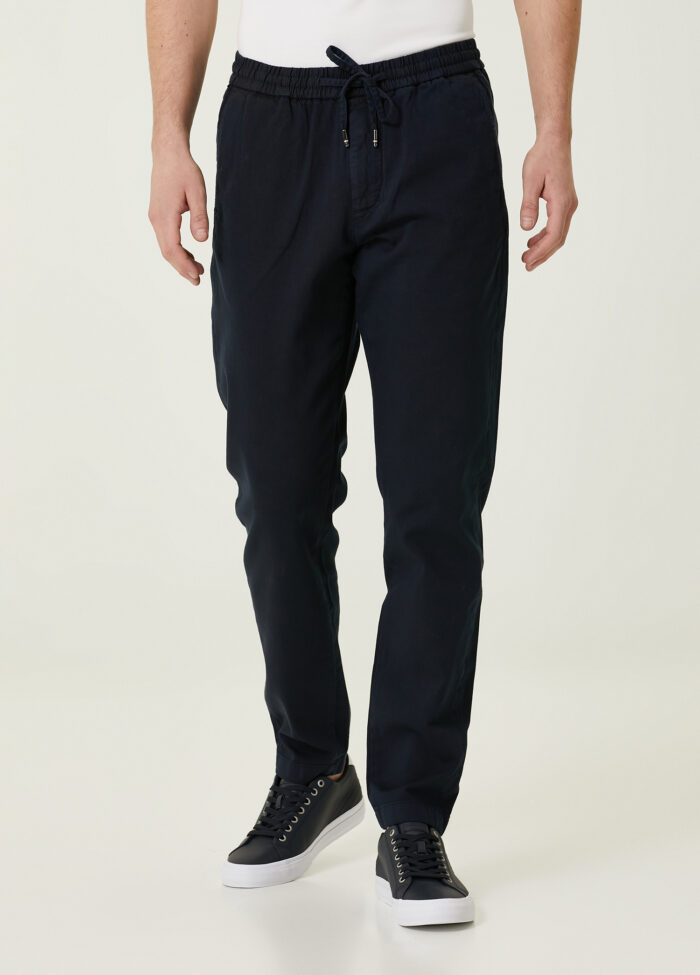 Tommy Hilfiger - شلوار کتان ارگانیک آبی نفتی چینو هارلم - تصویر 2